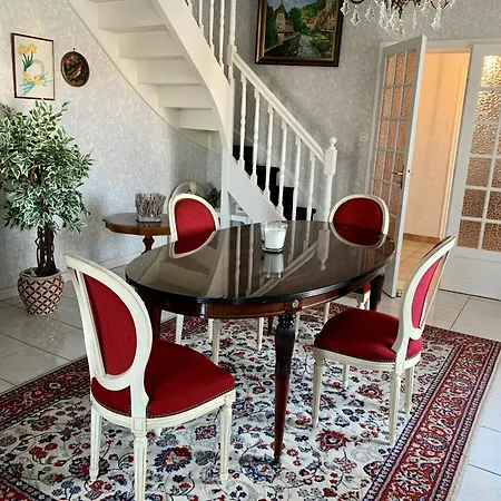 Maison De La Metairie *